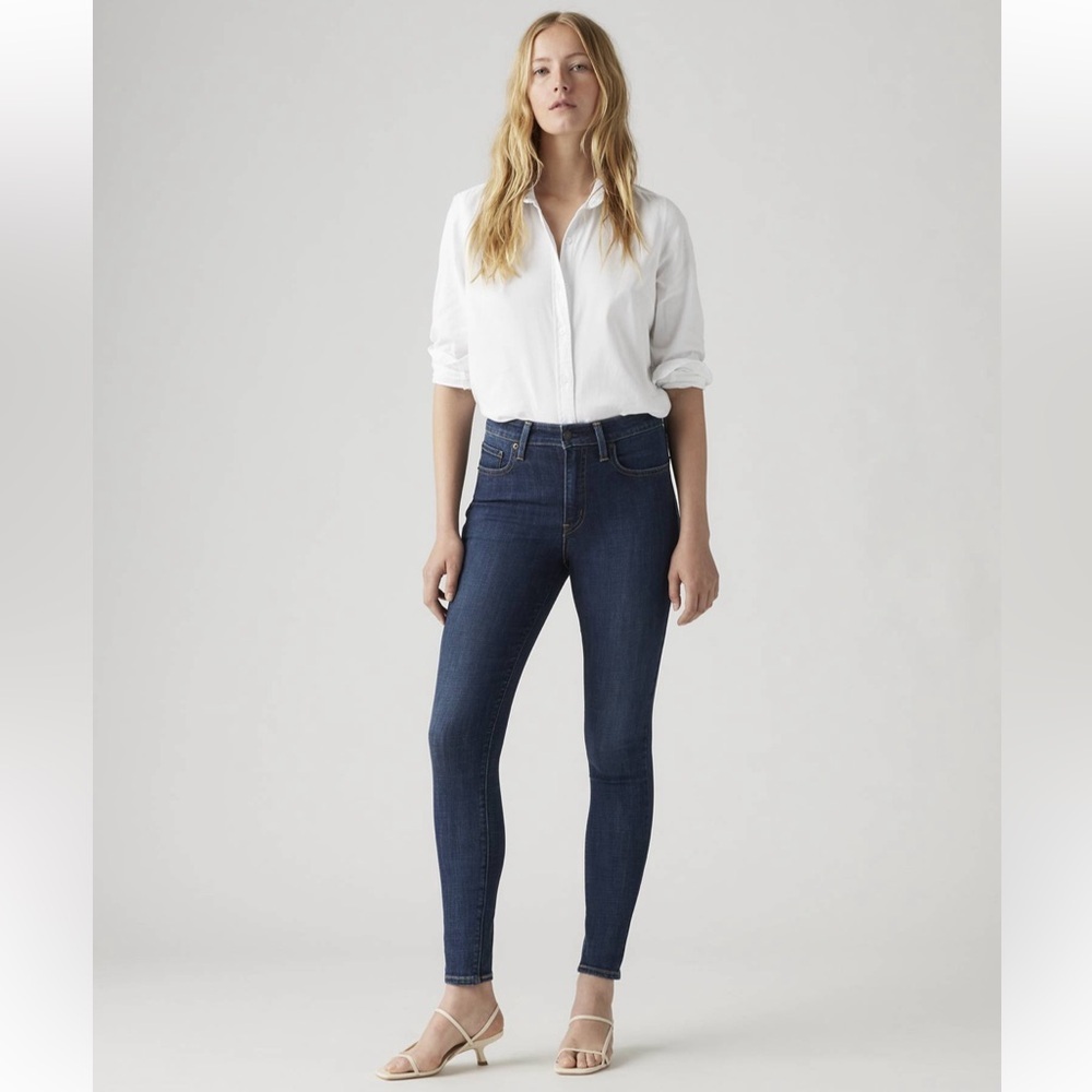 Levi’s 721 High Rise Skinny, EUC! Medium Wash